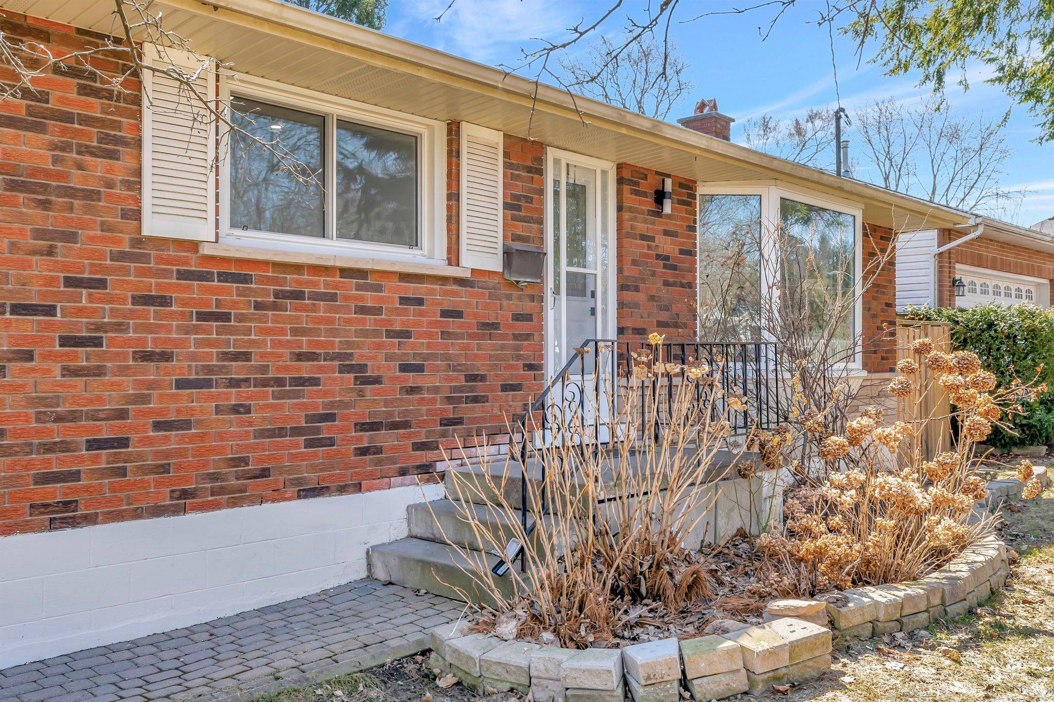 Hamilton, ON L9G 1P8,216 Sioux RD