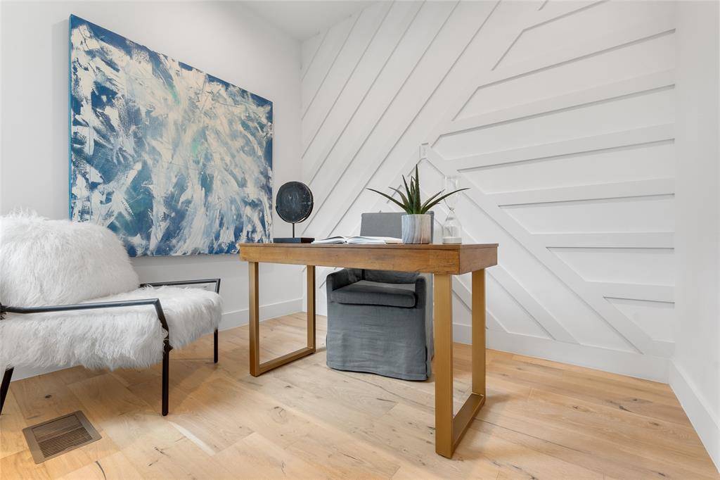 Dallas, TX 75219,3915 N Hall Street #202