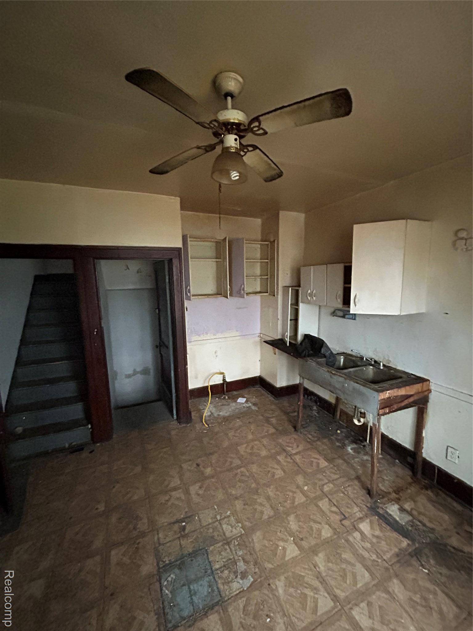 Detroit, MI 48205,11973 Strasburg ST