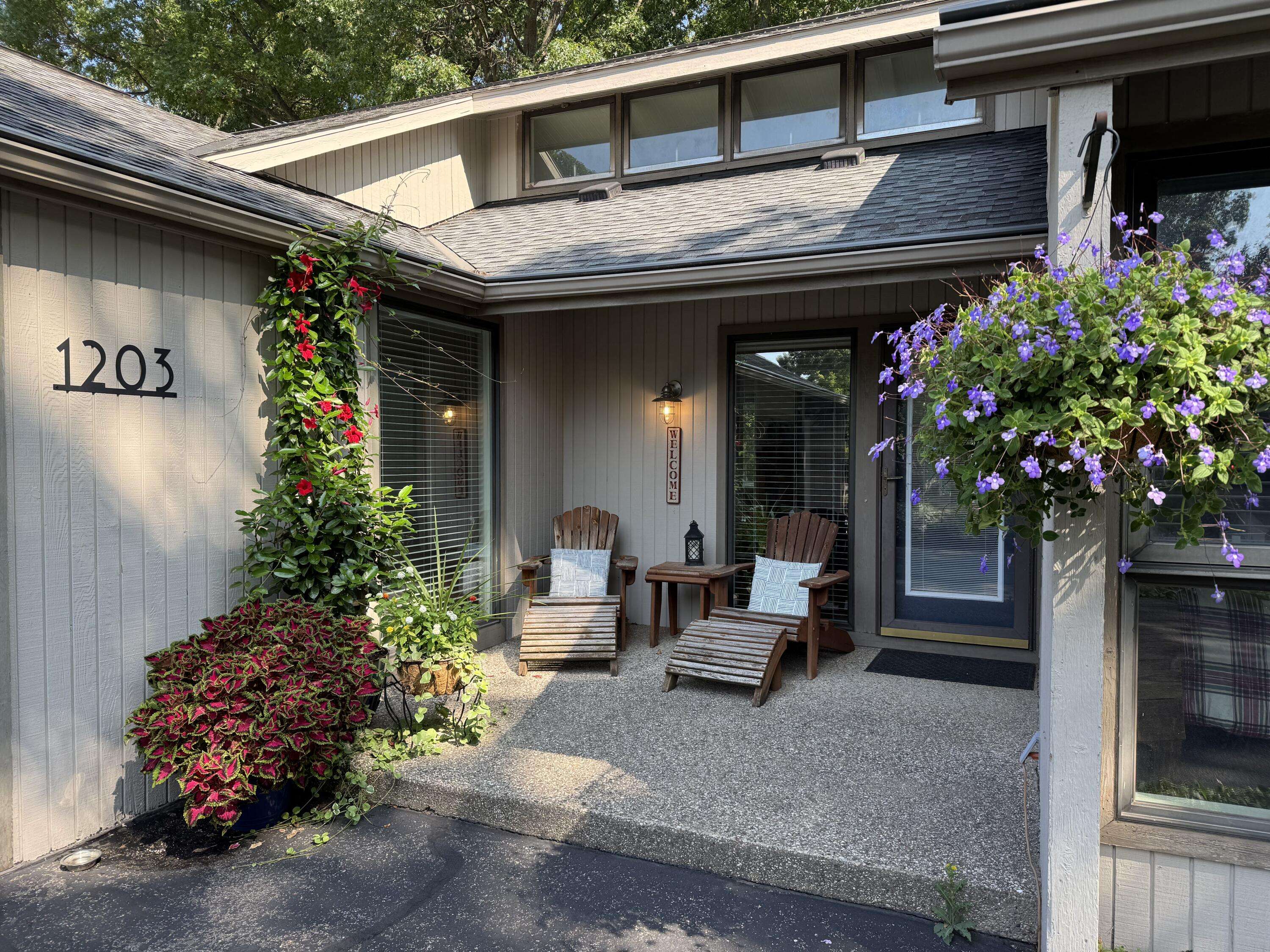 Holland, MI 49423,1203 Heather DR