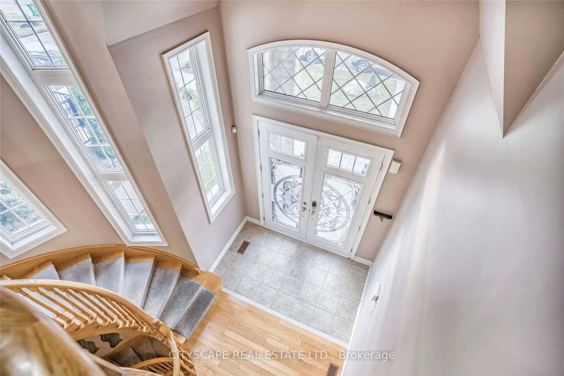 Mississauga, ON L5M 0K9,3274 Erin Centre BLVD