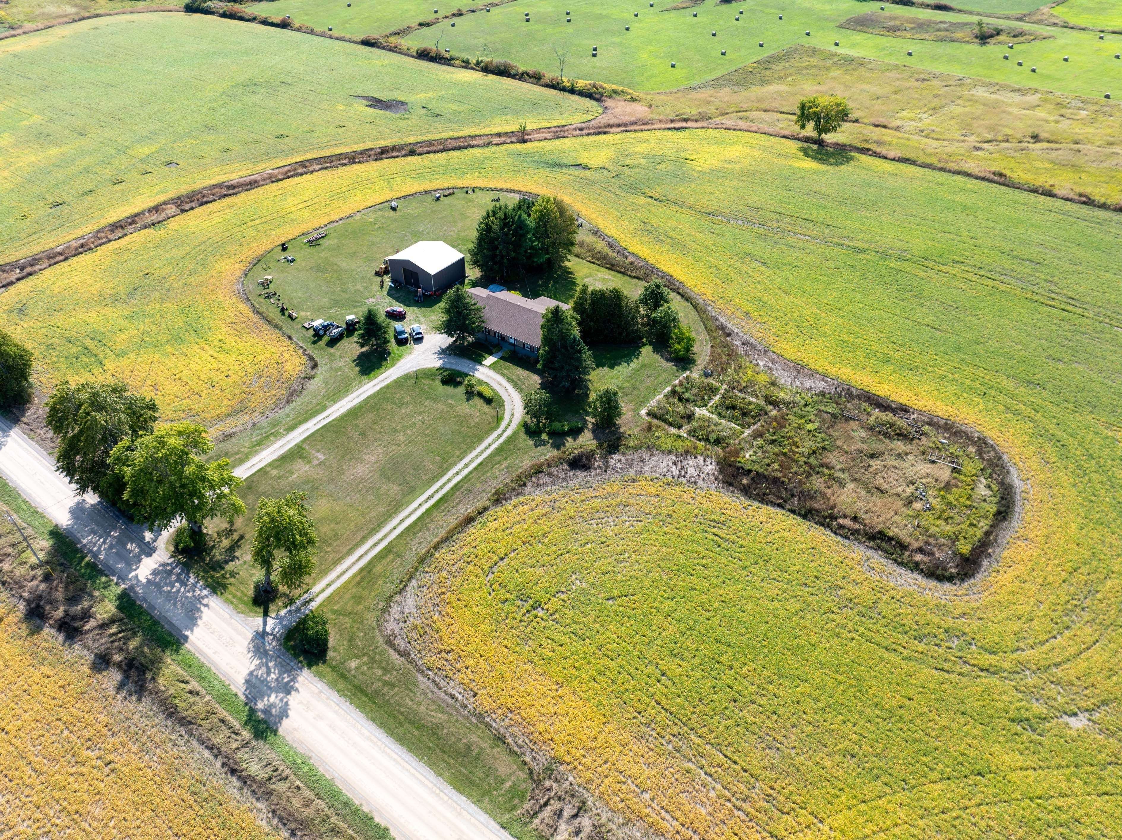 Front Of Leeds & Seeleys Bay, ON K0E 1L0,108 Russell RD N