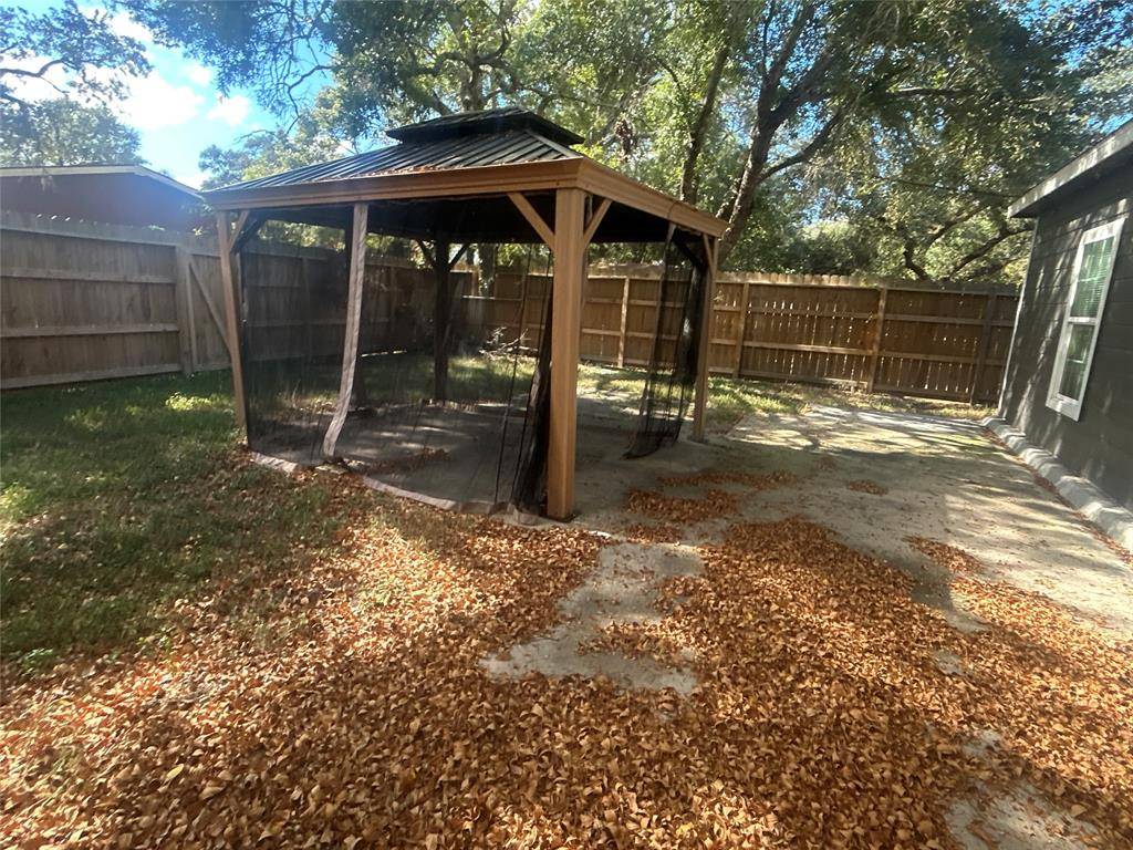 Louise, TX 77455,104 Mesquite Street