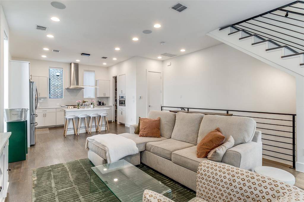 Dallas, TX 75204,1961 Dowgate Court