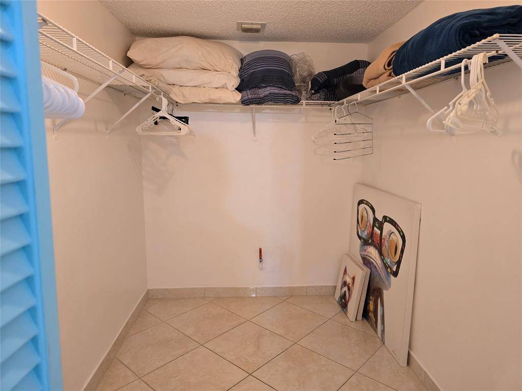 Sunny Isles Beach, FL 33160,17801 N Bay Rd #301