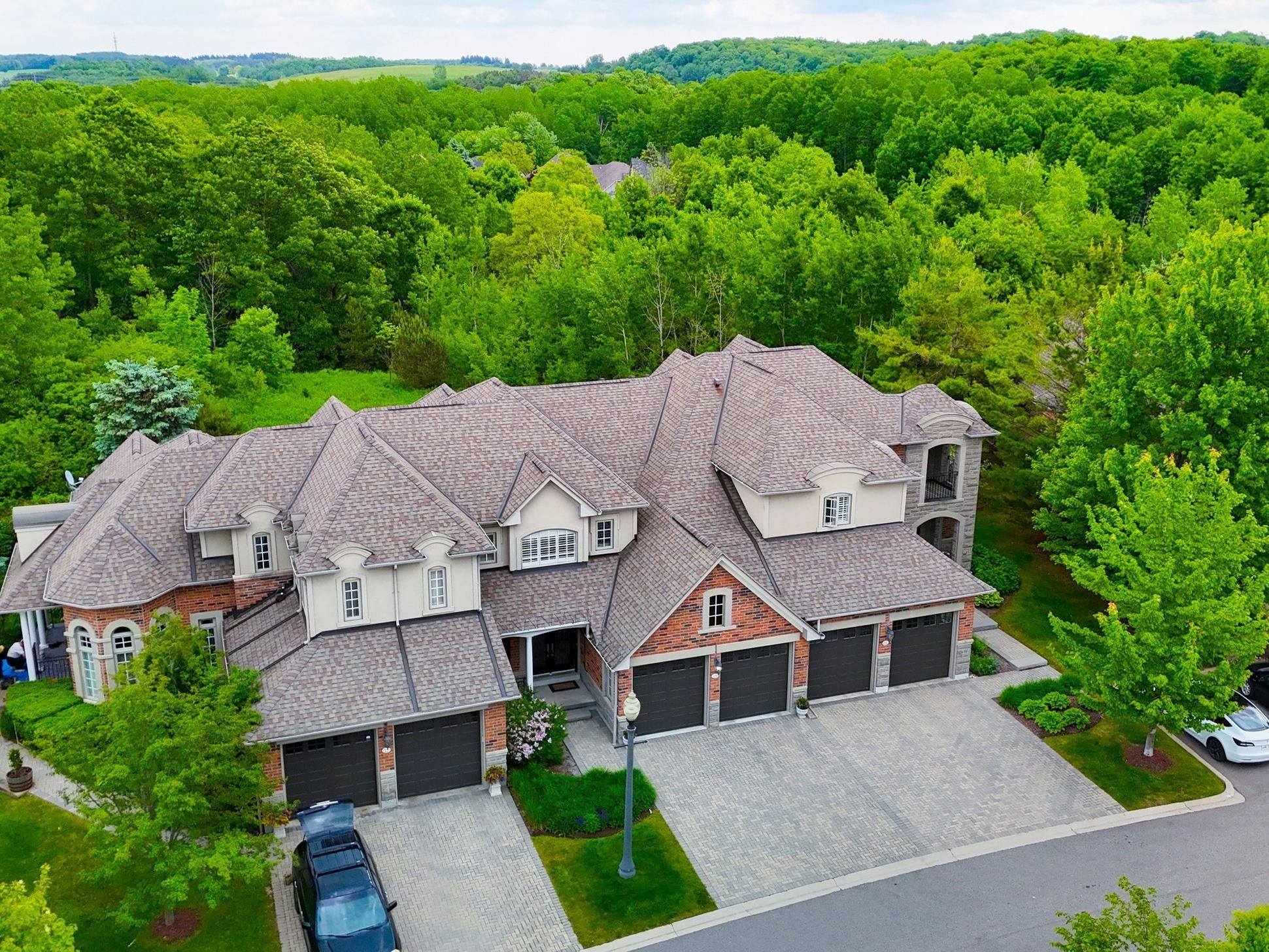 Aurora, ON L4G 7T2,29 Tucker CT