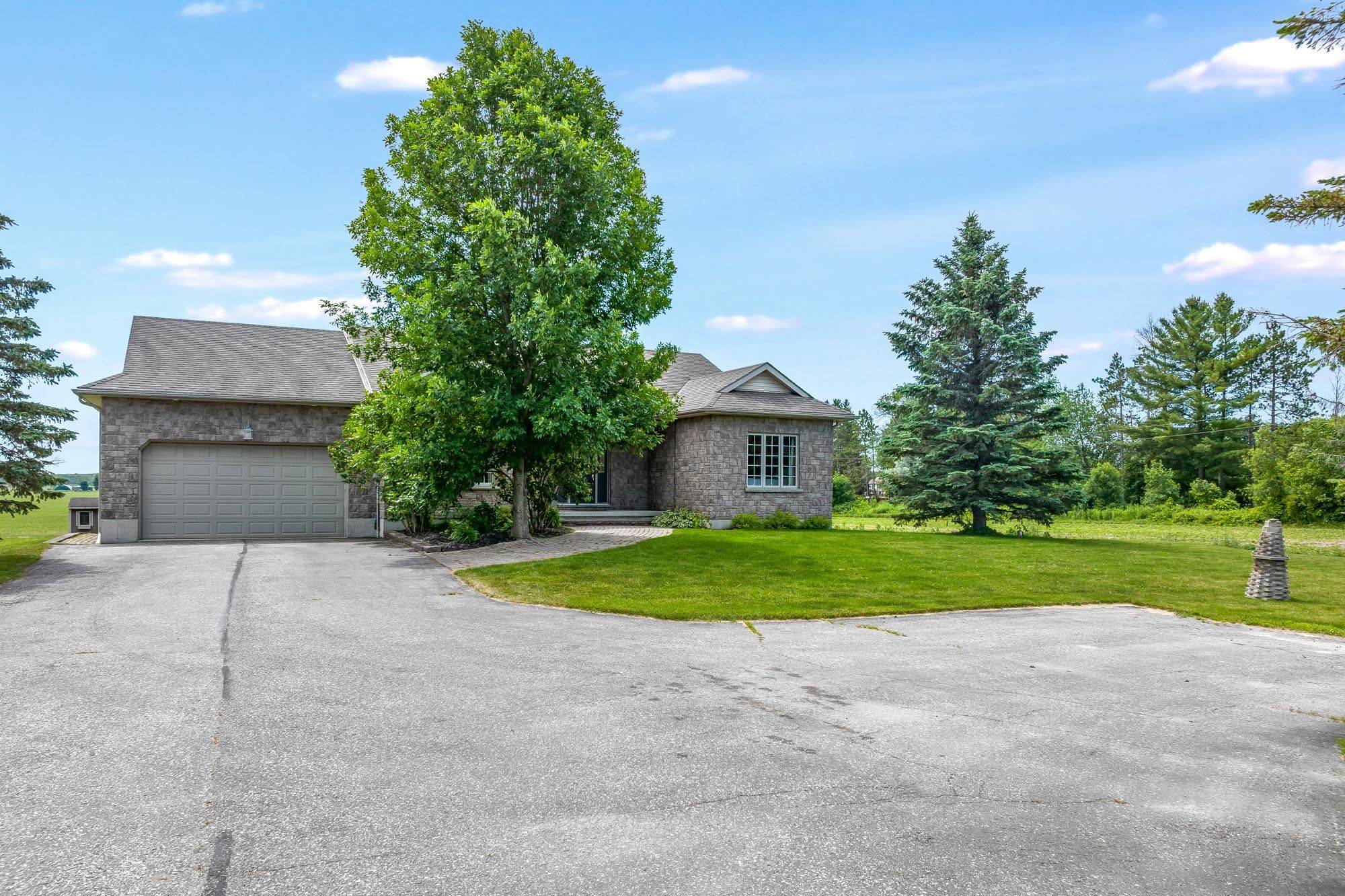 Severn, ON L0K 1E0,1461 Upper Big Chute RD