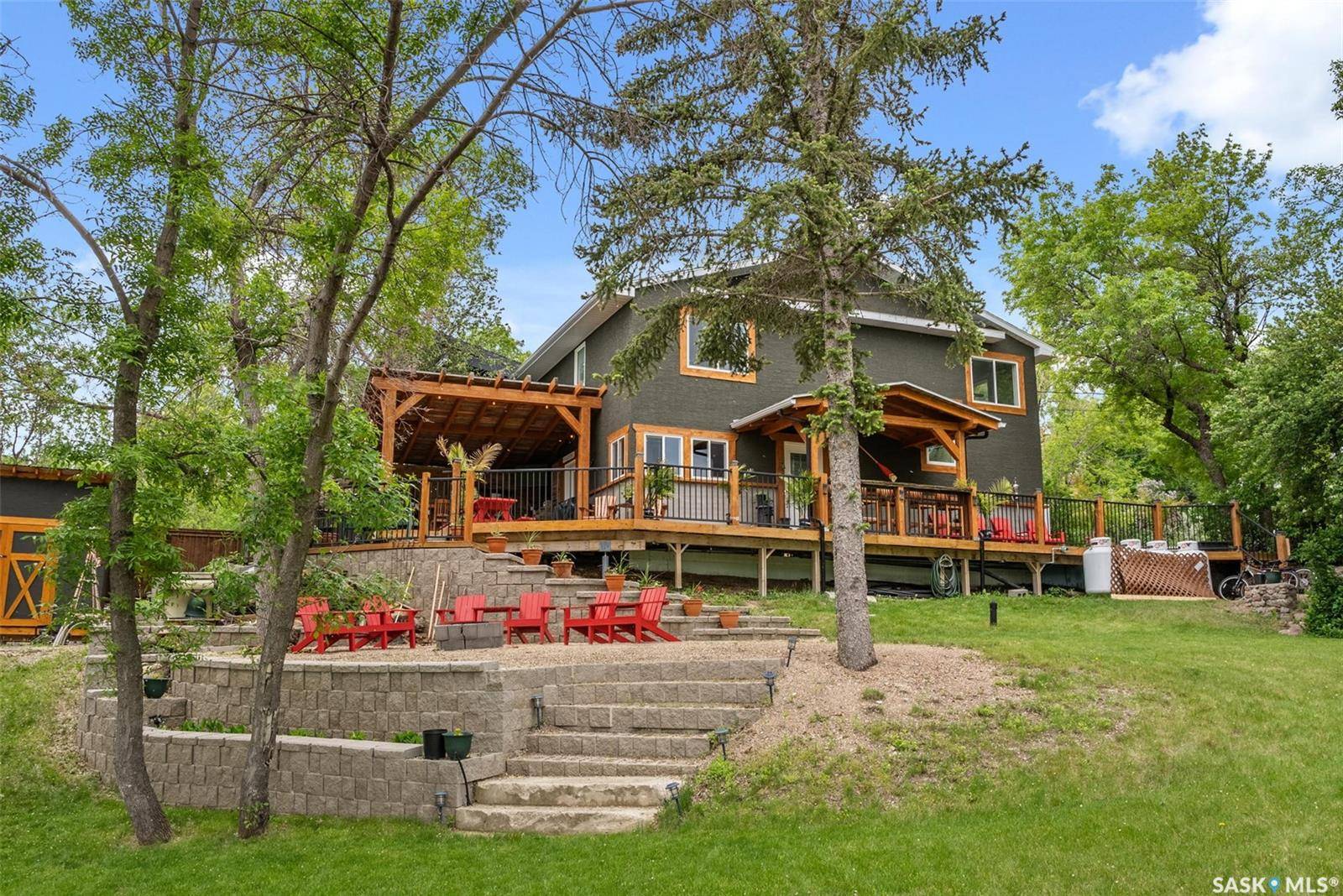 Regina Beach, SK S0G 4C0,225 3rd STREET E