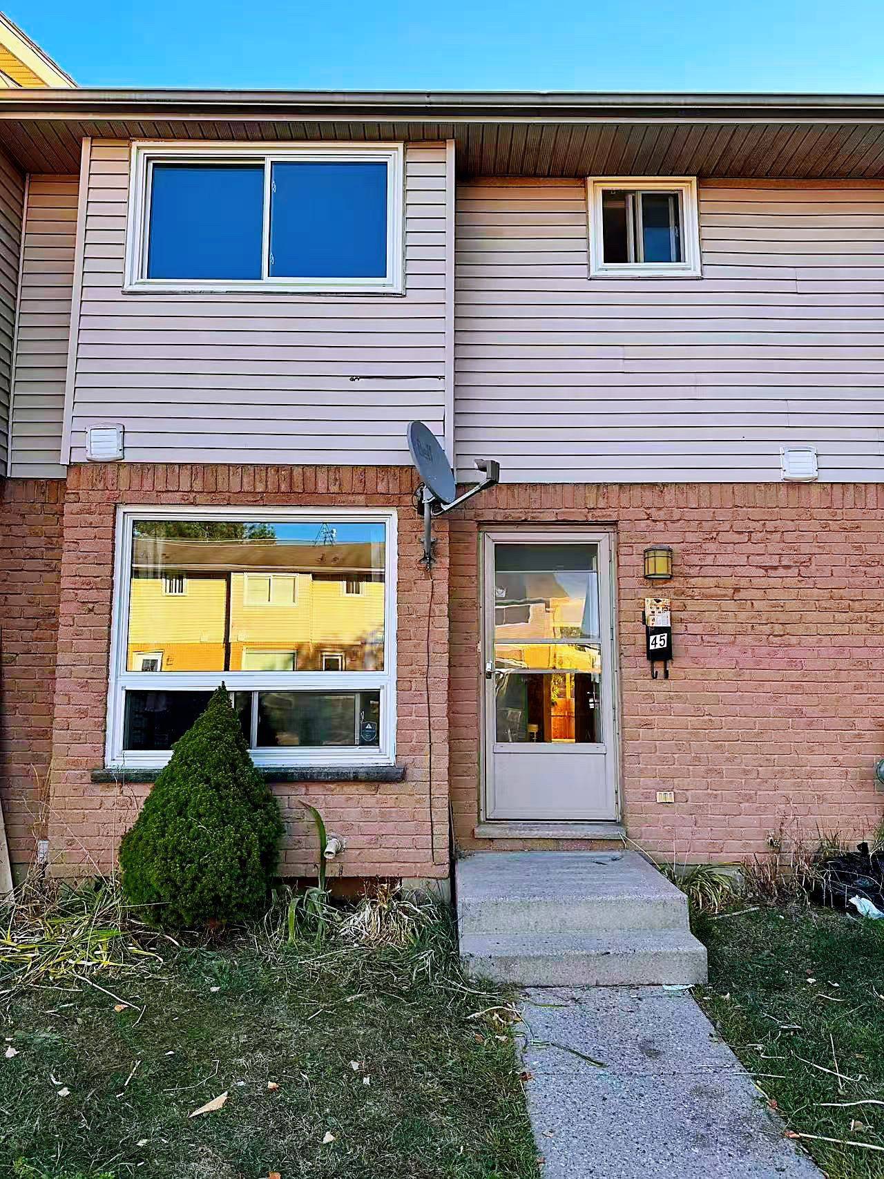 London East, ON N5V 3S3,550 Second ST #45