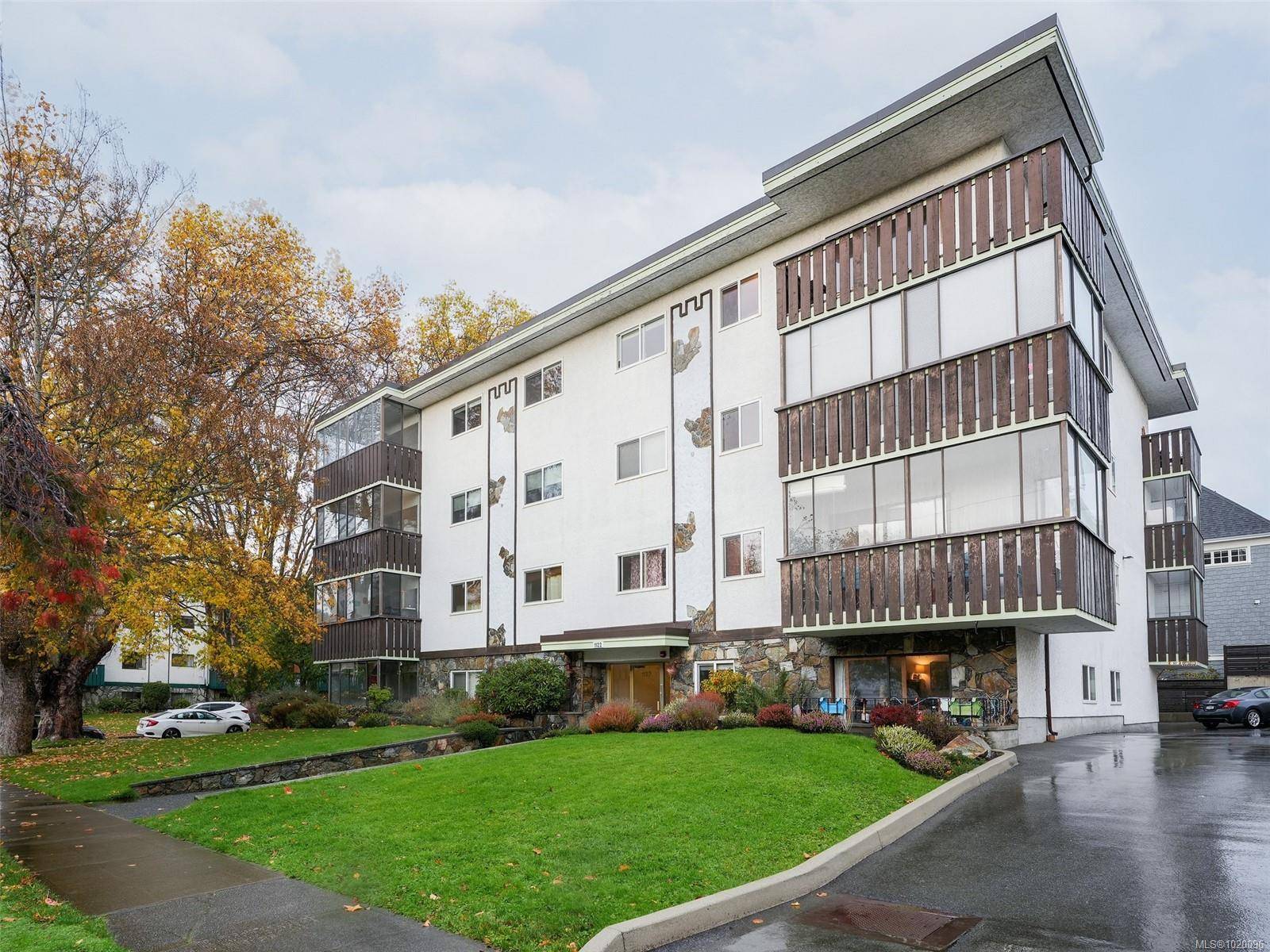 Victoria, BC V8V 2Z4,1122 Hilda St #103