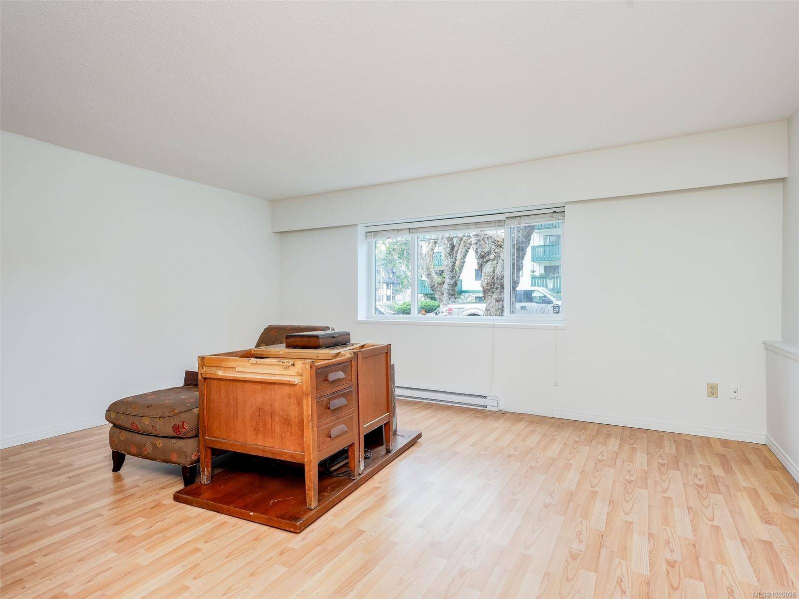 Victoria, BC V8V 2Z4,1122 Hilda St #103