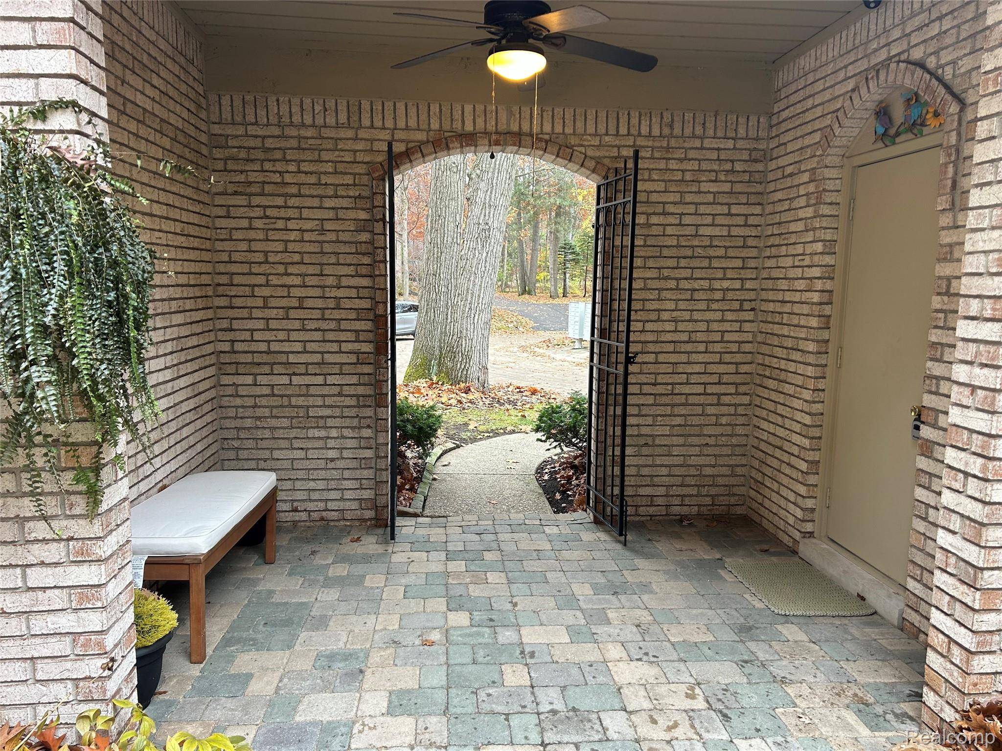 Bloomfield Hills, MI 48304,1285 GREENGLEN CT