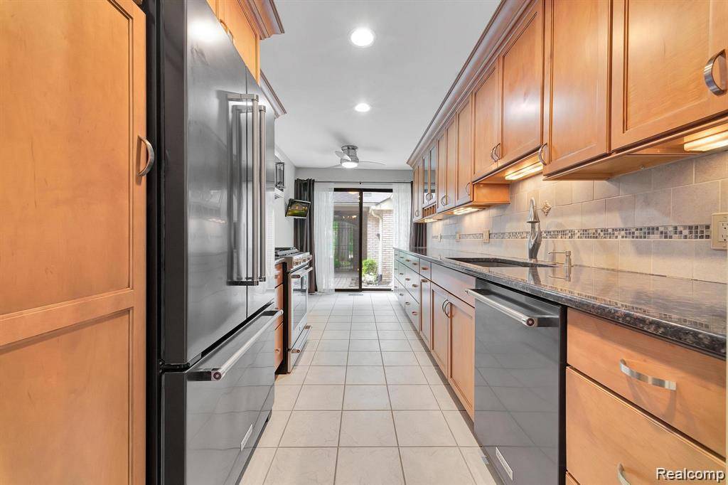 Bloomfield Hills, MI 48304,1285 GREENGLEN CT