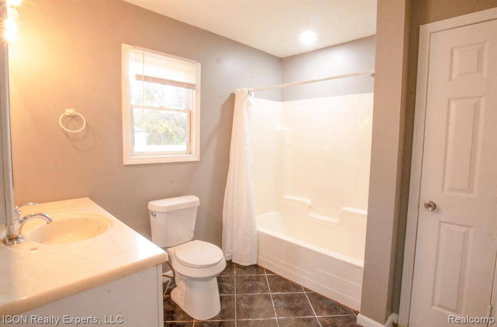 Pontiac, MI 48340,743 Hollister ST