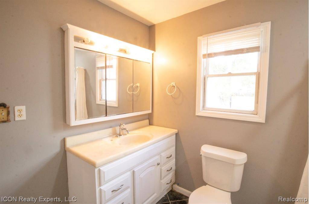 Pontiac, MI 48340,743 Hollister ST