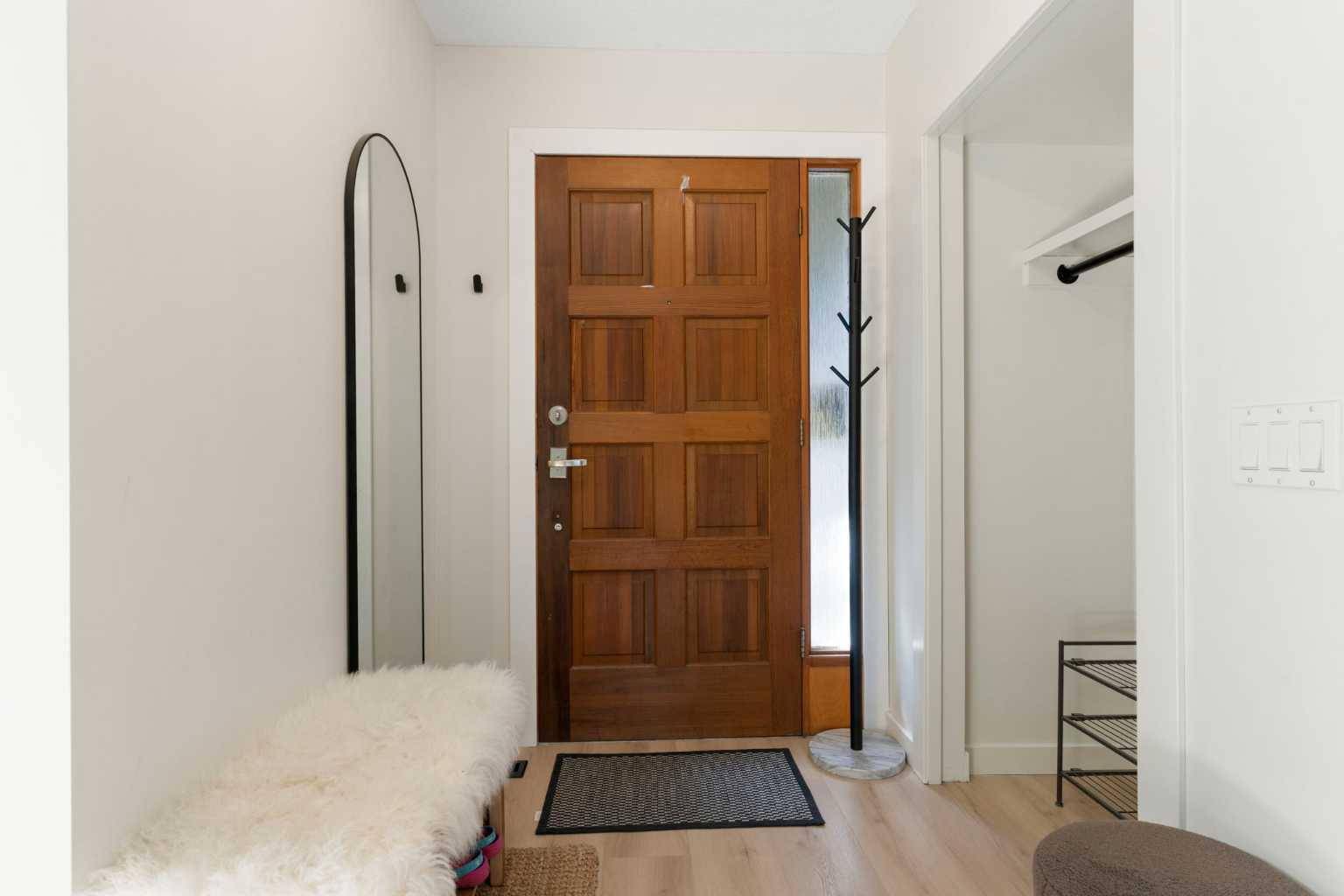 Calgary, AB T2V 4G9,9308 26 ST SW