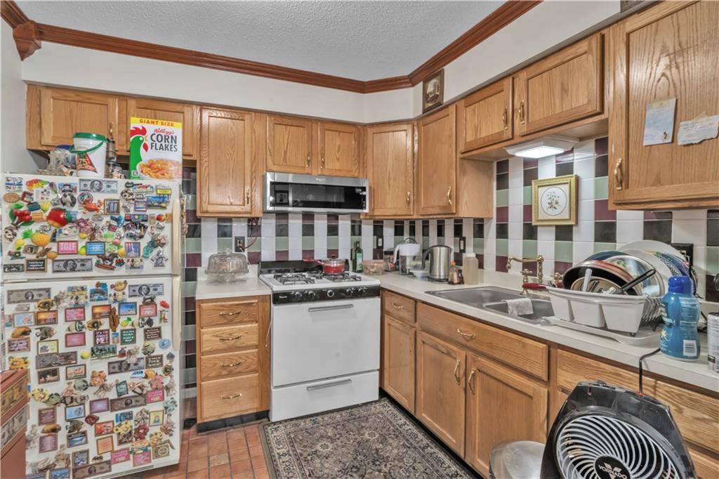 Brooklyn, NY 11233,221 Macdougal ST