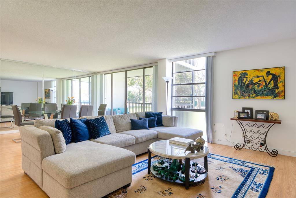 Aventura, FL 33180,3401 N Country Club Dr #110