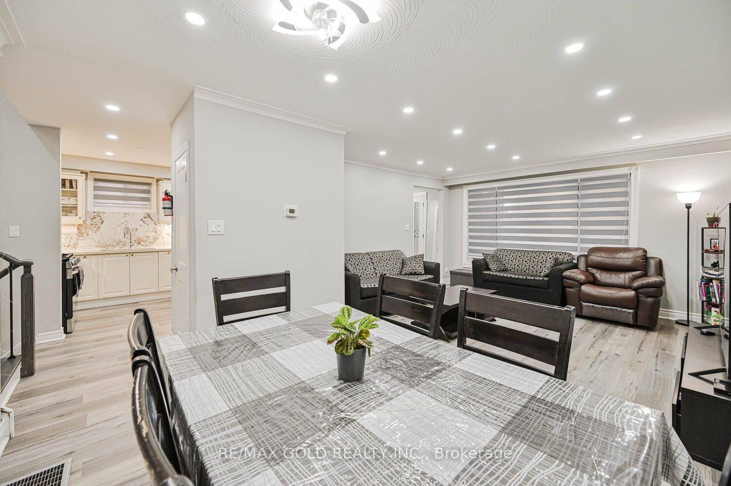 Mississauga, ON L4T 2C9,3724 Darla DR