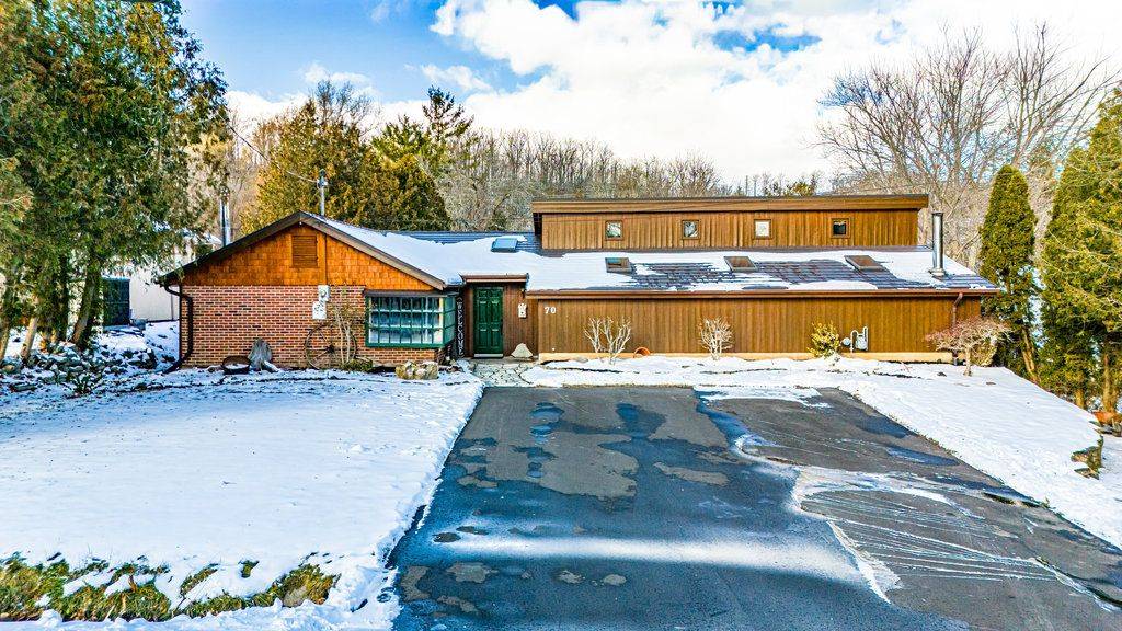 Hamilton, ON L9H 5W3,70 Home ST