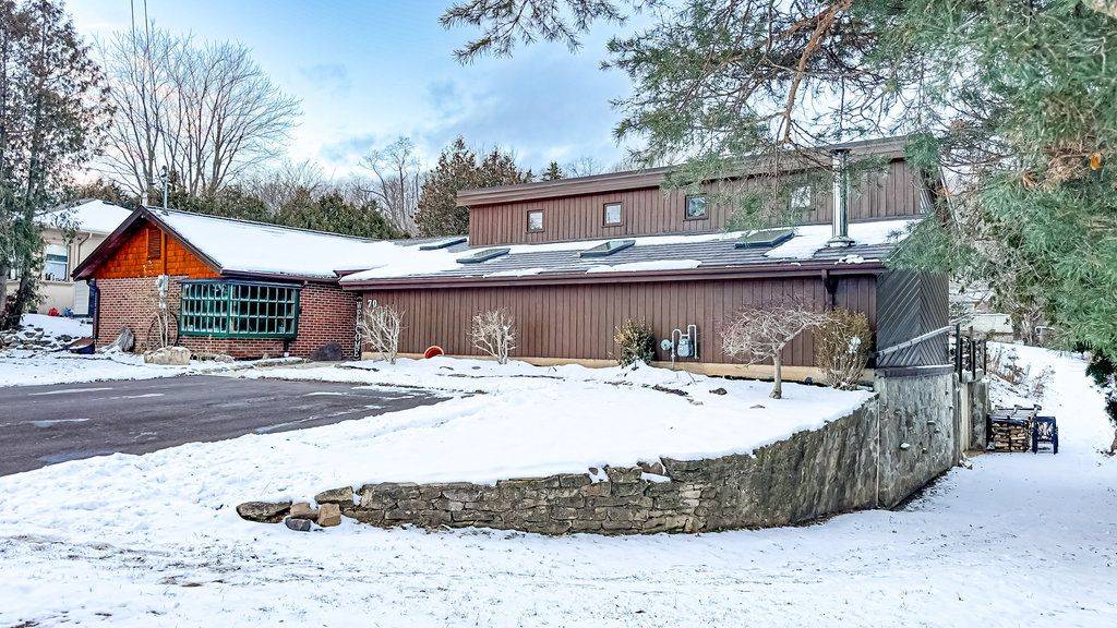 Hamilton, ON L9H 5W3,70 Home ST