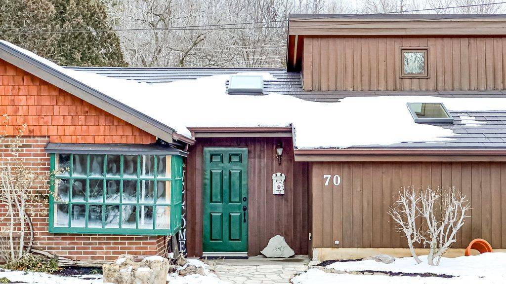 Hamilton, ON L9H 5W3,70 Home ST