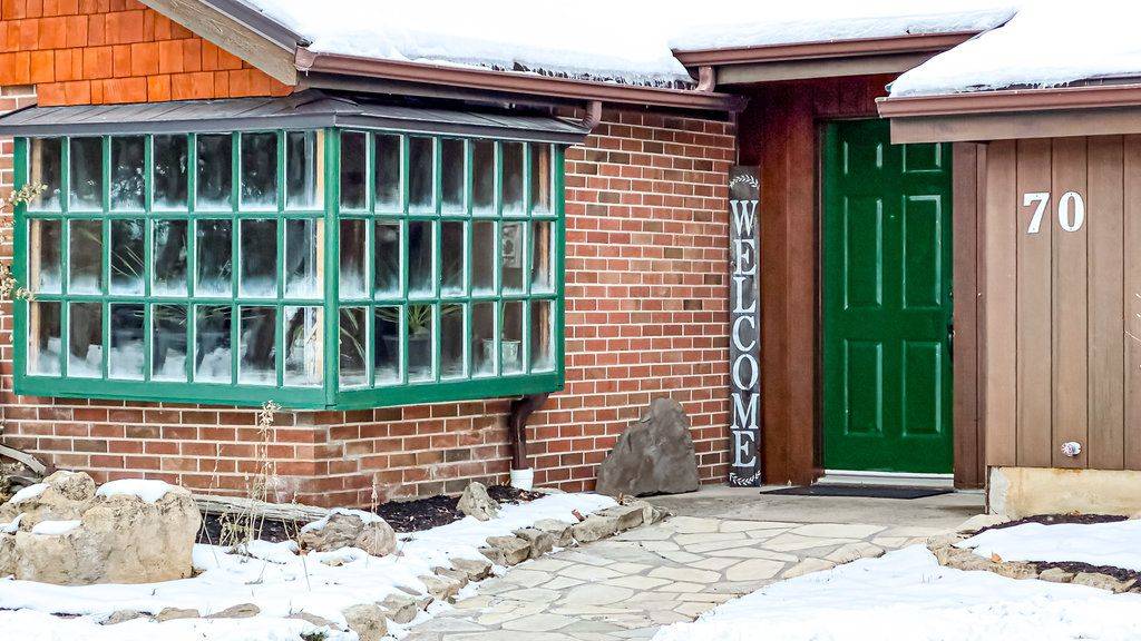 Hamilton, ON L9H 5W3,70 Home ST