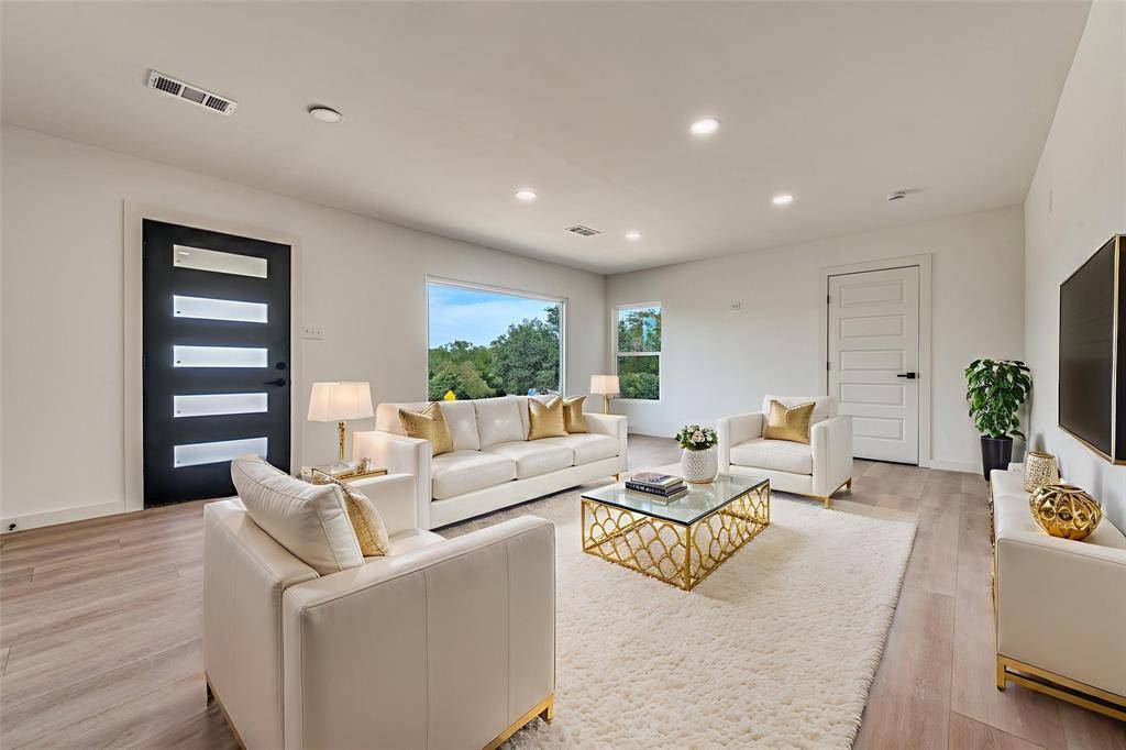 Dallas, TX 75211,3134 W Jefferson Boulevard