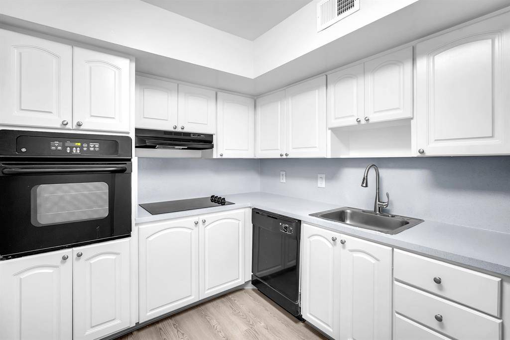 Sunny Isles Beach, FL 33160,100 Kings Point #1405