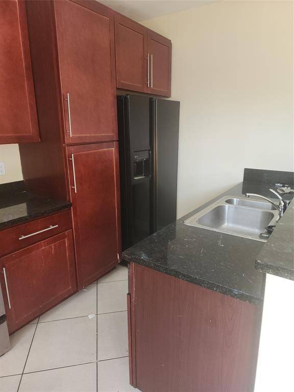 Oakland Park, FL 33309,484 NW 43rd St