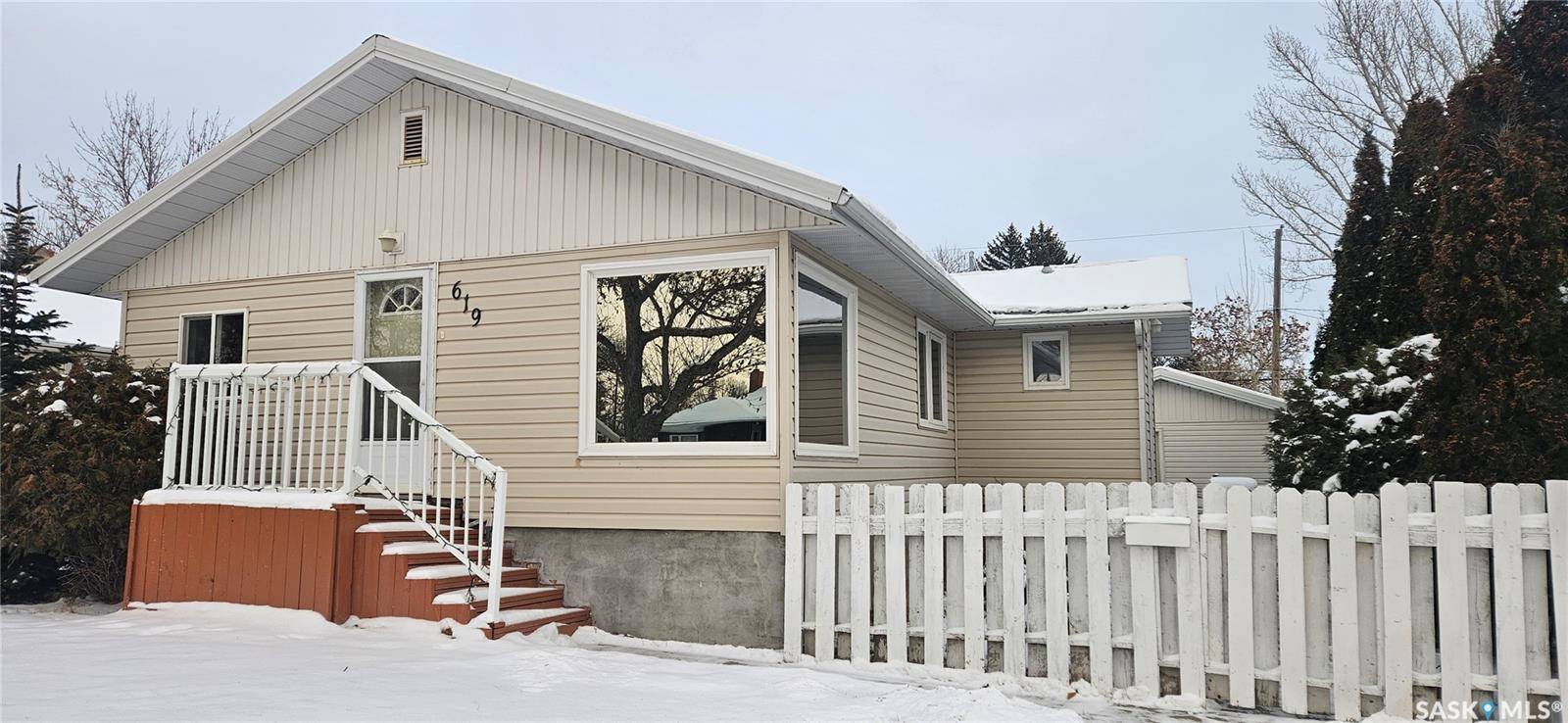 Swift Current, SK S9H 0V7,619 4th AVENUE NW