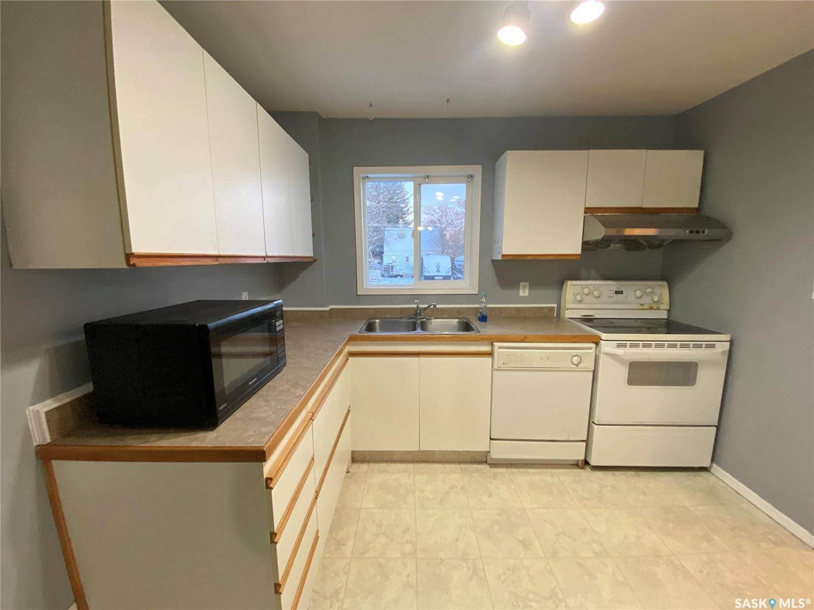 Swift Current, SK S9H 0V7,619 4th AVENUE NW