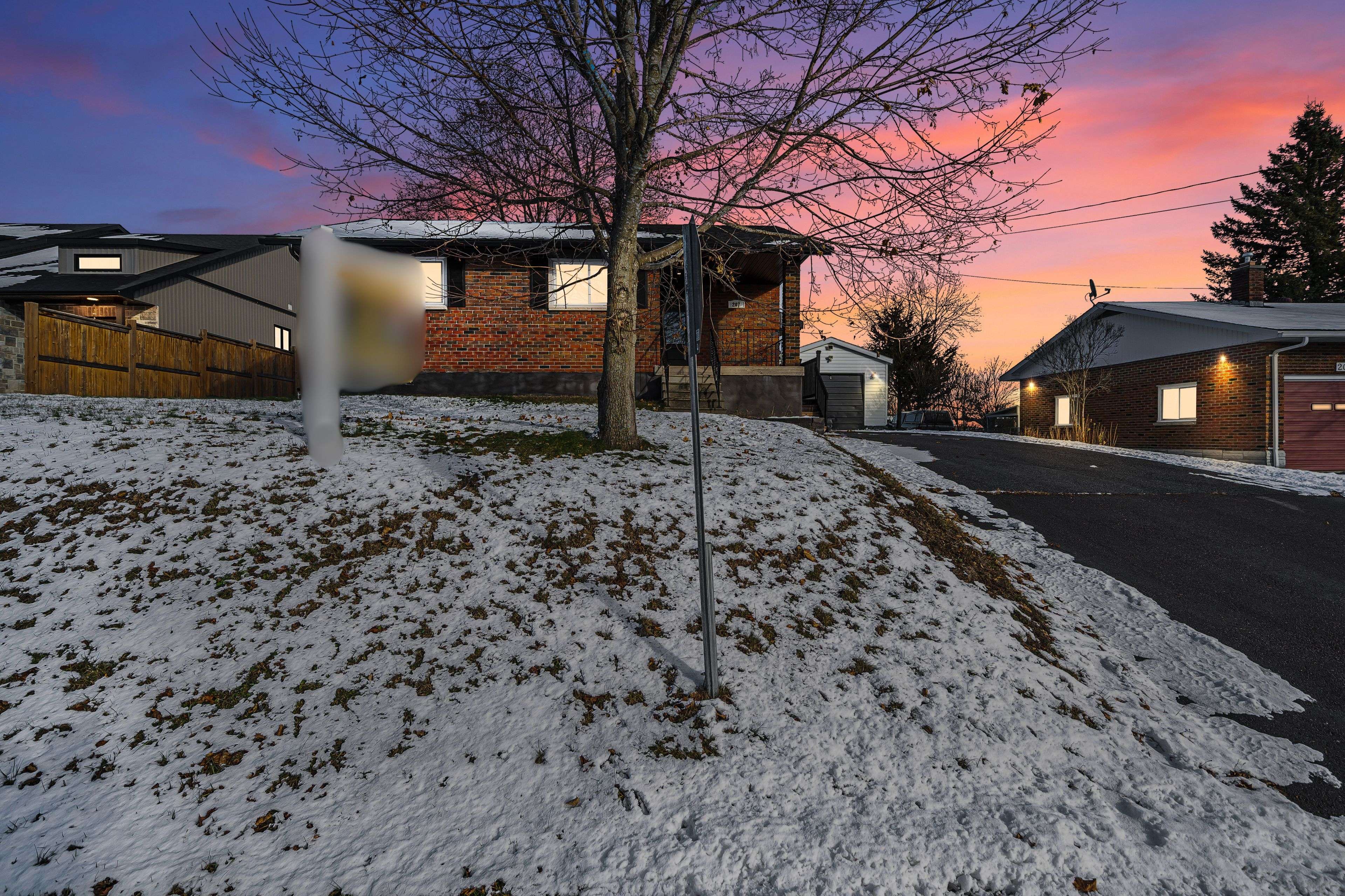 Stirling-rawdon, ON K0K 3E0,207 Baker ST