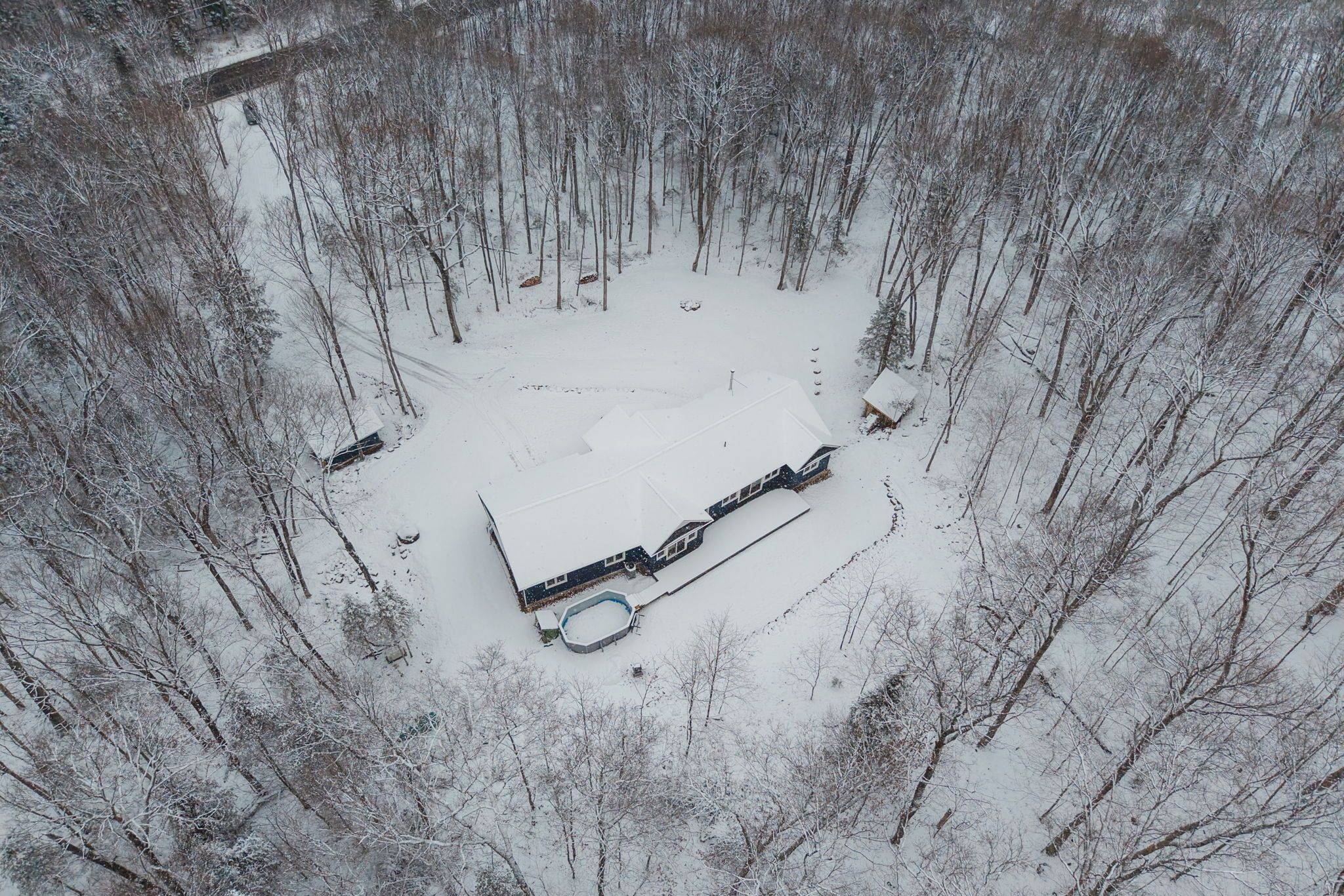 Huntsville, ON P1H 2J2,2435 Ravenscliffe RD