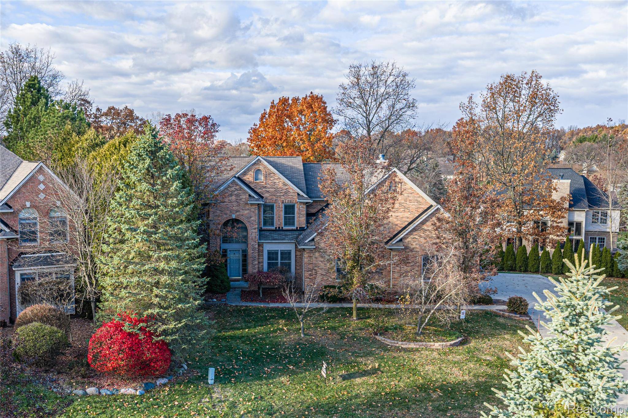 Lake Orion, MI 48360,3904 KAELEAF RD