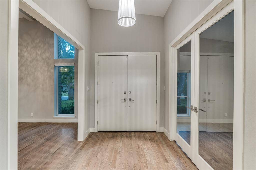 Dallas, TX 75225,7207 Stefani Drive