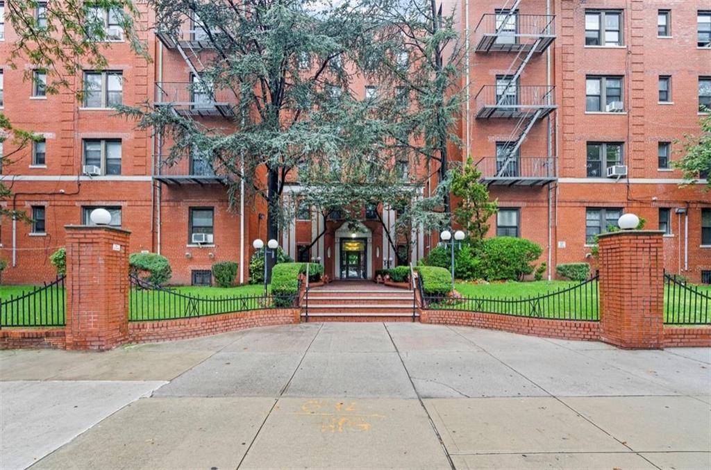 Brooklyn, NY 11218,300 Ocean Pkwy #4S