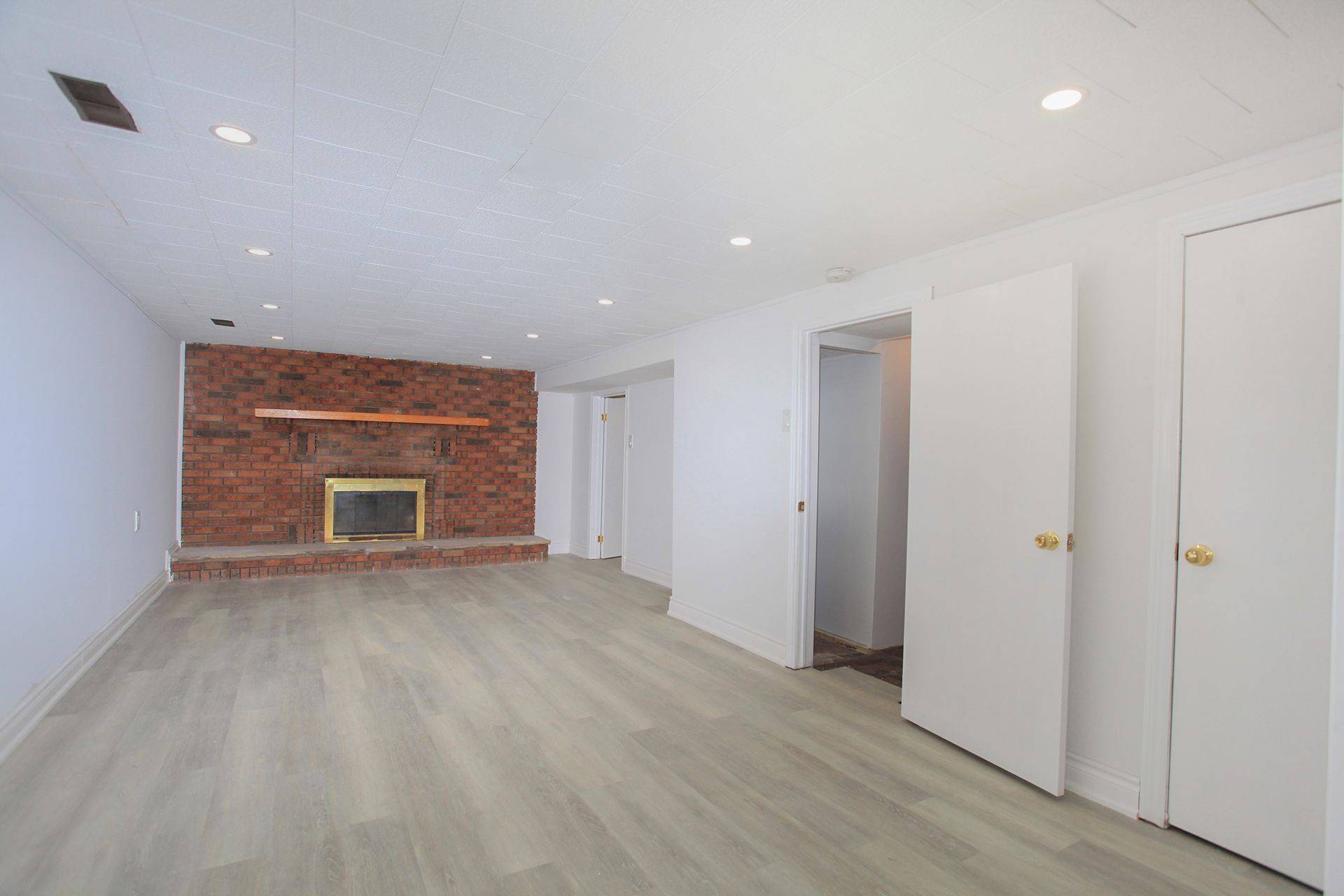 Barrie, ON L4N 9X5,387 Edgehill DR #lower level