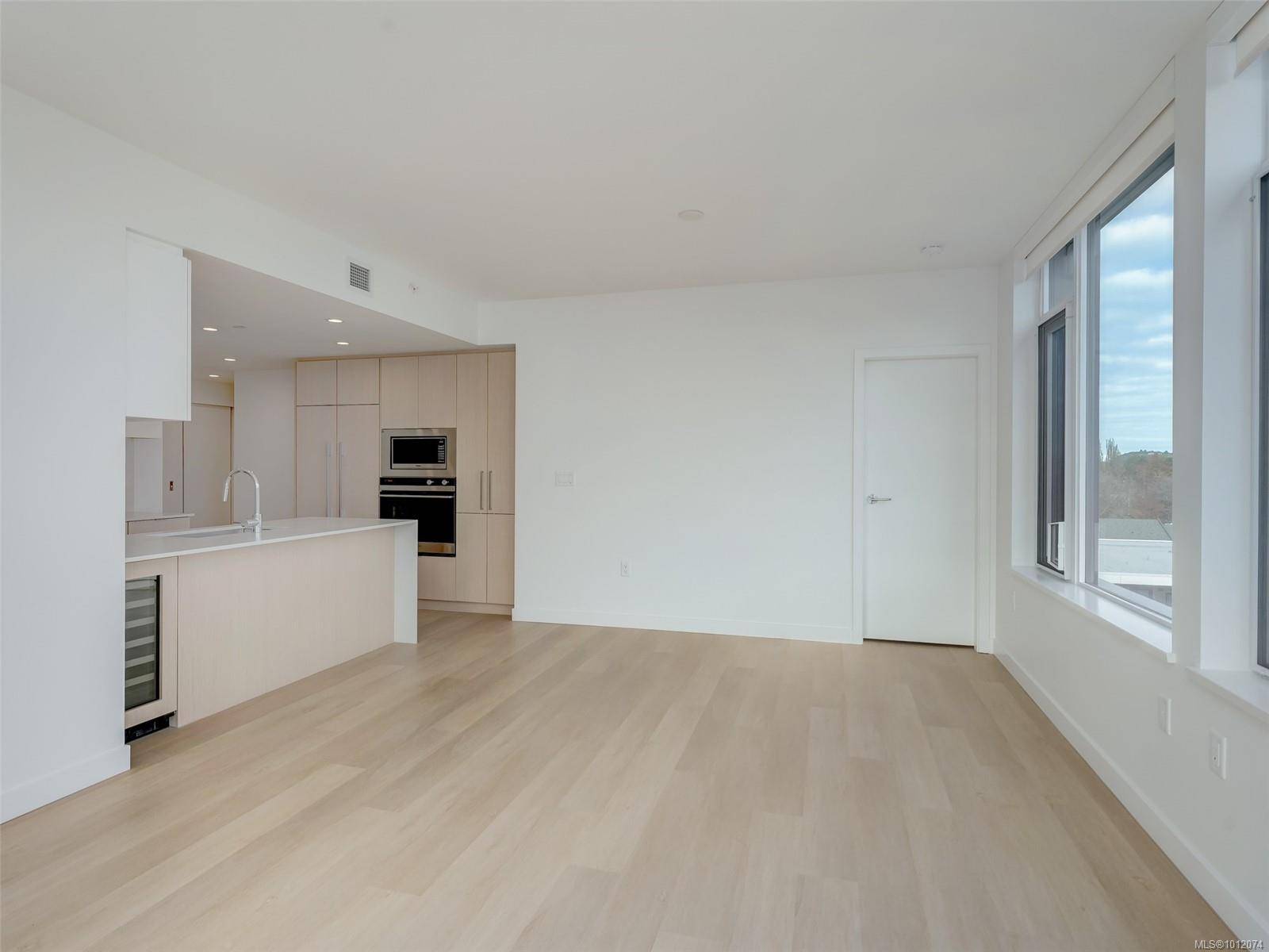 Victoria, BC V8V 0H5,1100 Yates St #908