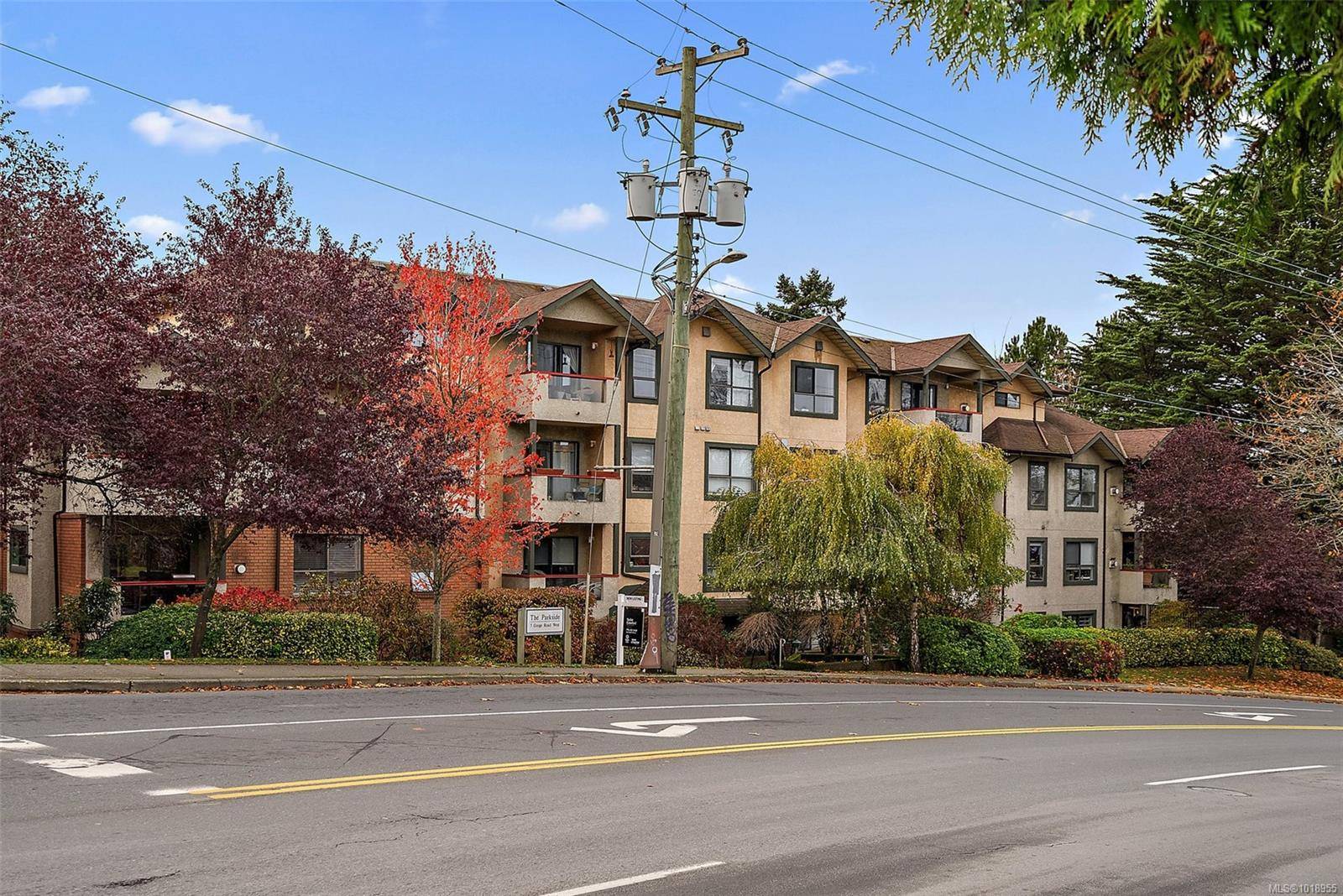 Saanich, BC V9A 1L9,7 Gorge Rd W #202