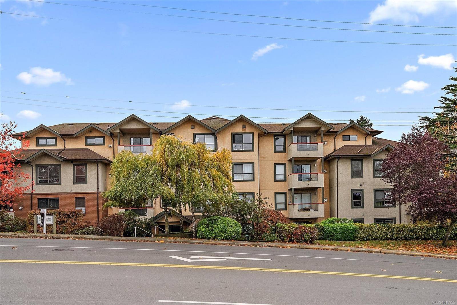 Saanich, BC V9A 1L9,7 Gorge Rd W #202