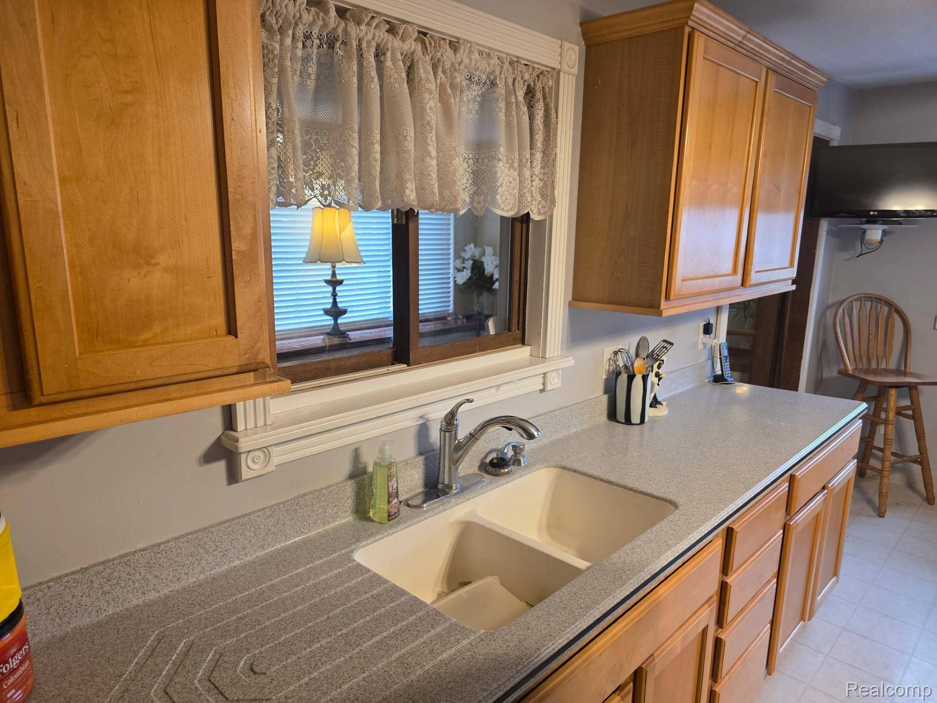 Vicksburg, MI 49097,721 Lee AVE