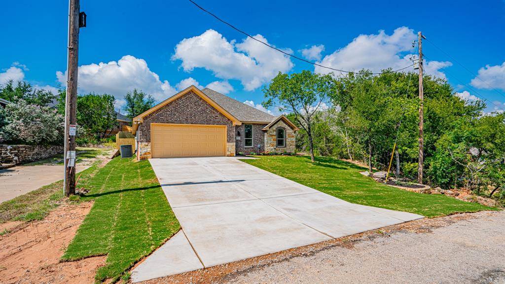 Granbury, TX 76048,2714 Austin Drive