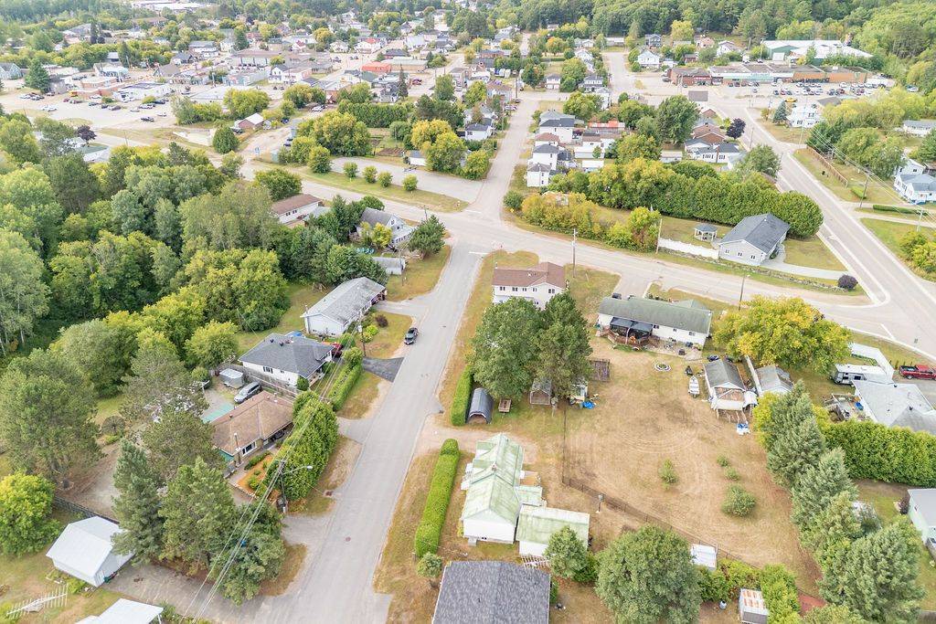 Madawaska Valley, ON K0J 2M0,59 Drohan ST