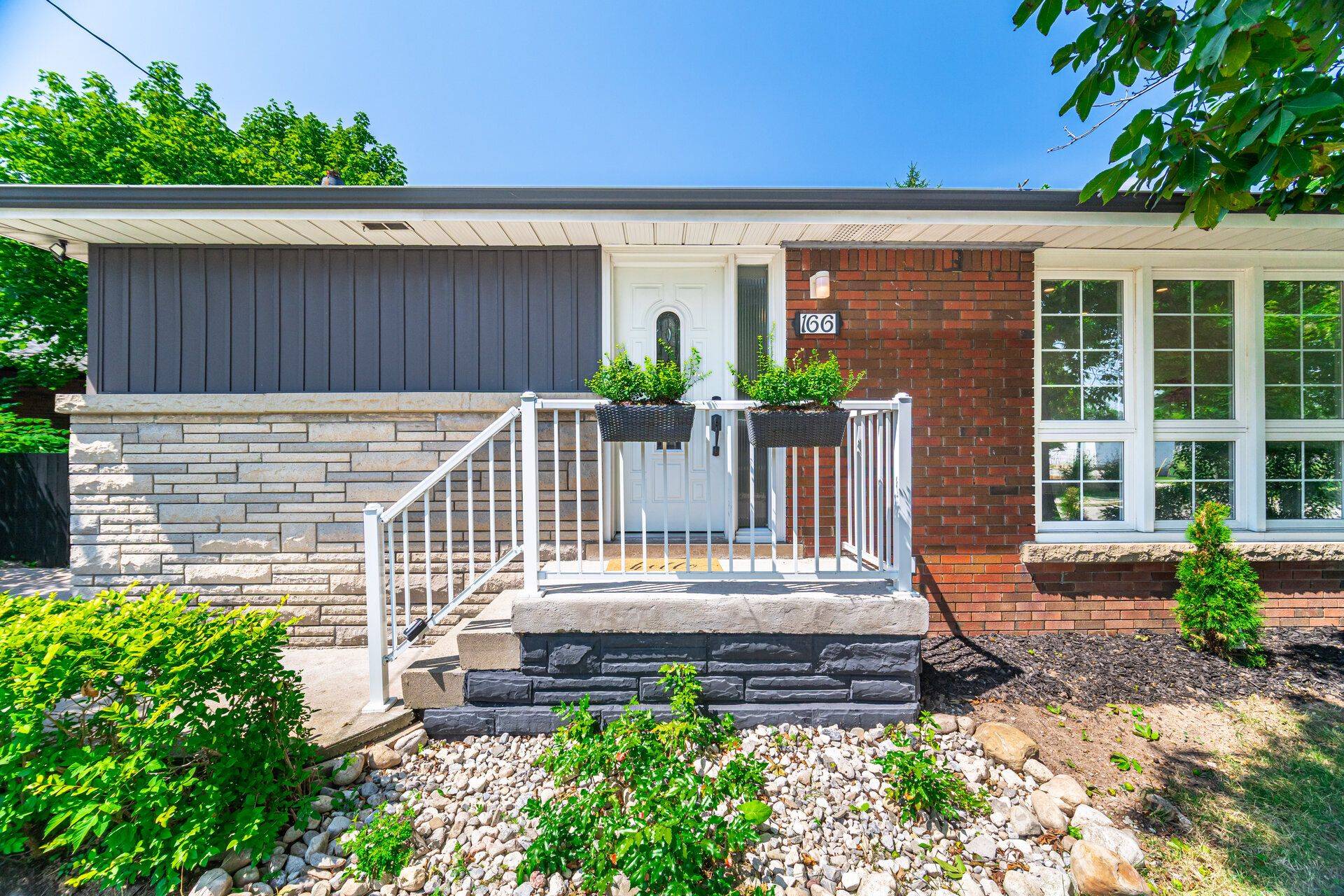 Hamilton, ON L9A 2Z1,166 Terrace DR