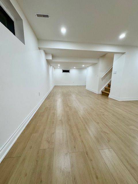 Aurora, ON L4G 2Z1,8 Devins DR #Basement
