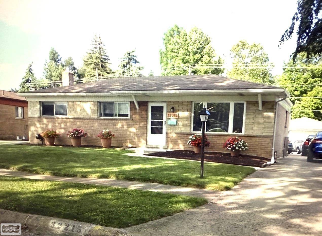 Warren, MI 48088,32215 DOVER DR