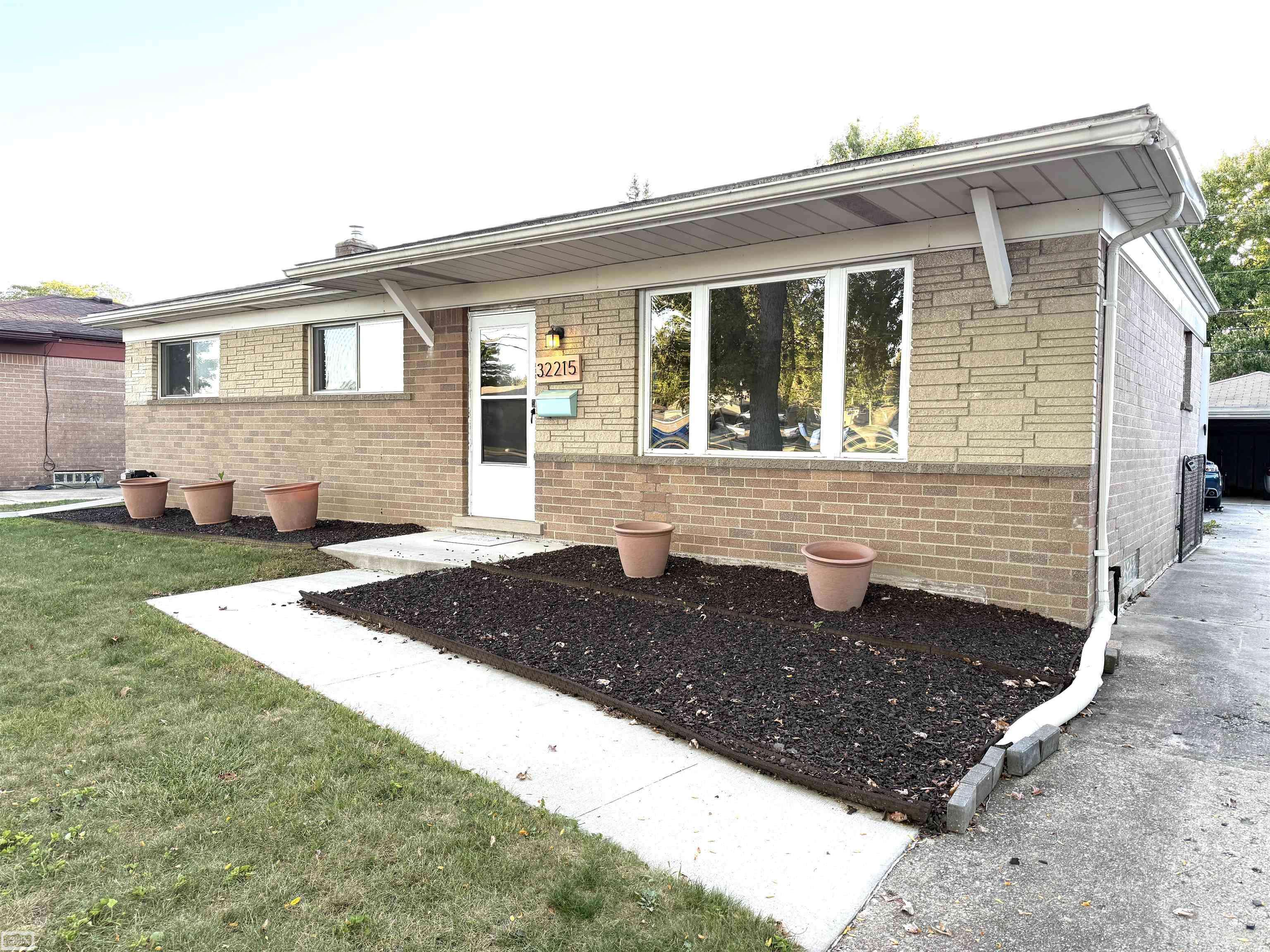 Warren, MI 48088,32215 DOVER DR