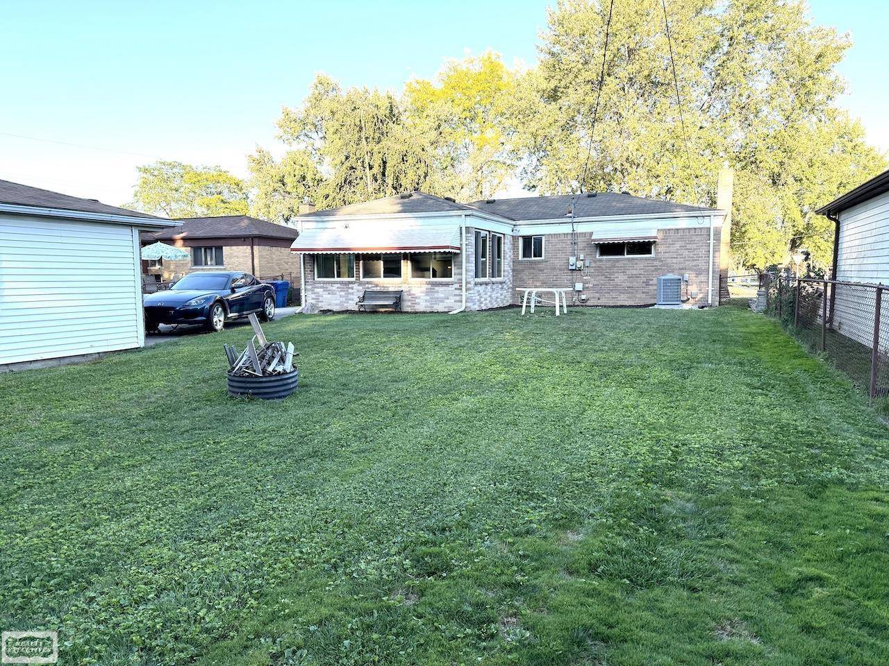 Warren, MI 48088,32215 DOVER DR