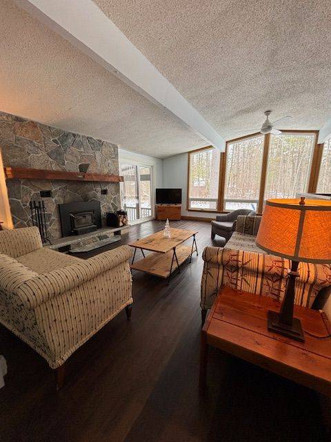 Kawartha Lakes, ON K0M 1N0,812 Sturgeon point RD E